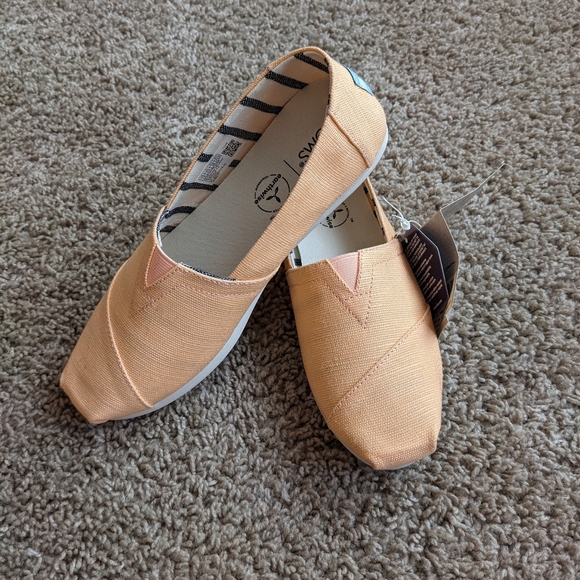 Toms NWT Light Orange Alpargata shoes - Picture 1 of 7